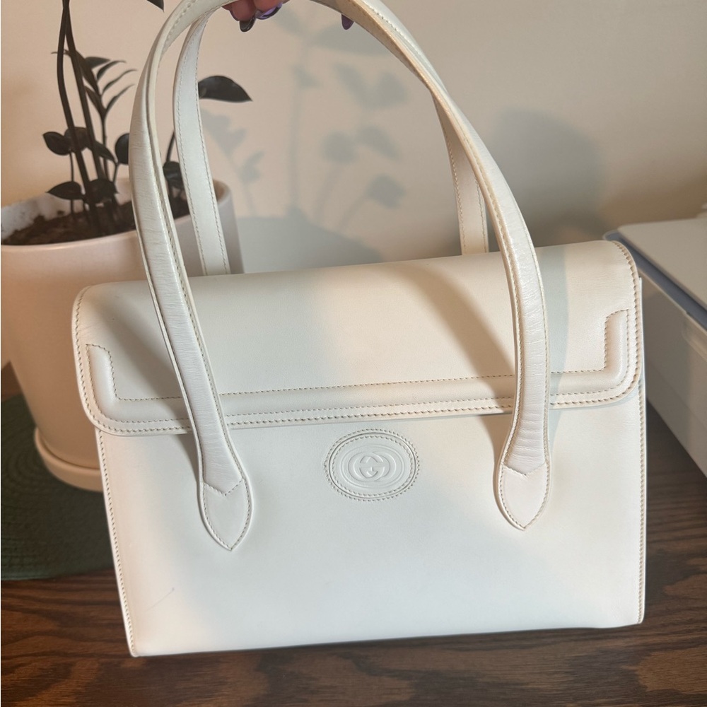 Authentic Gucci Elegant White Leather Shoulder Bag